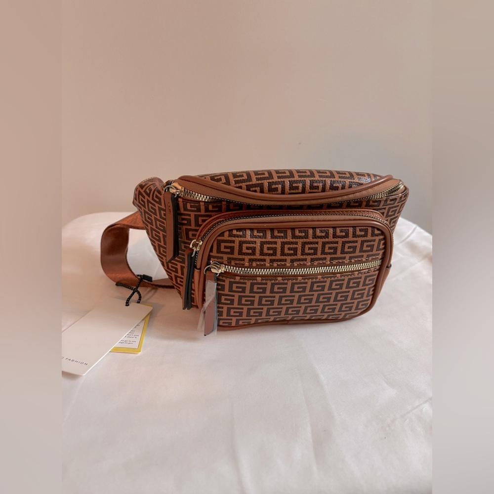 New with tags luxury inspired fanny pack belt bag with G print